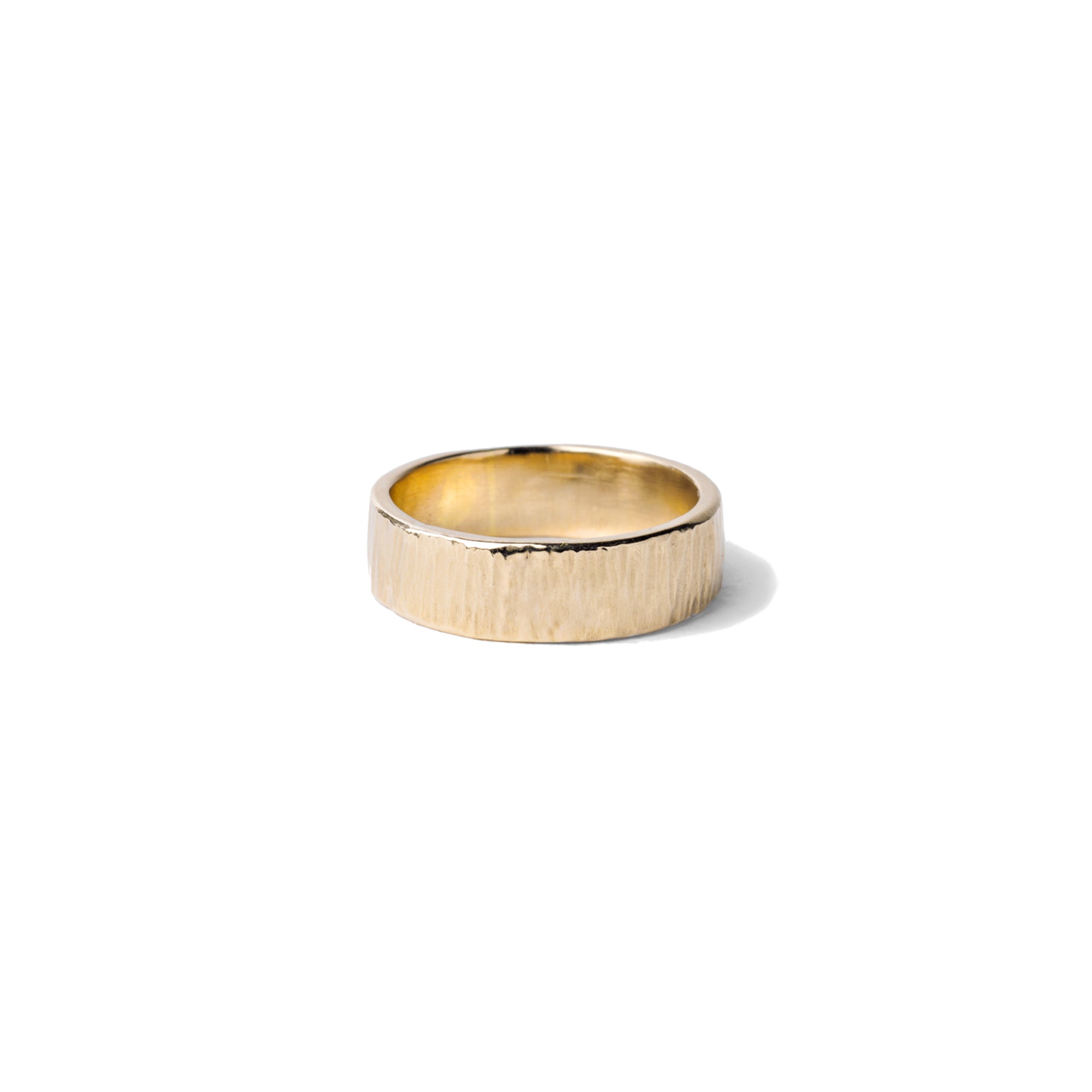 The 6mm Lines Band in 14k gold is a timeless ring featuring a vertical lines texture with a soft matte finish 