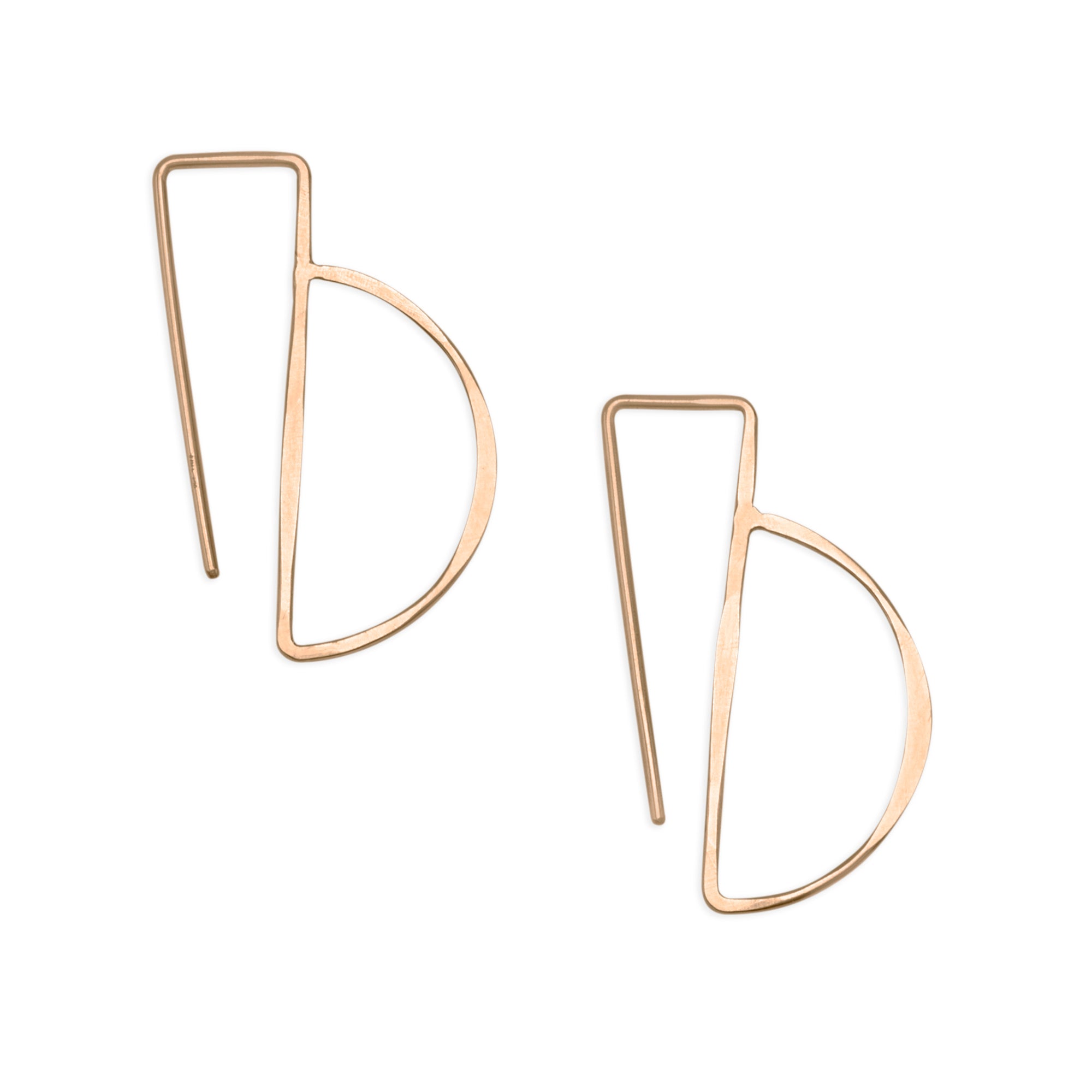 The Partition Hooks in 14k gold are chic threader earrings featuring a hand hammered semicircle shape