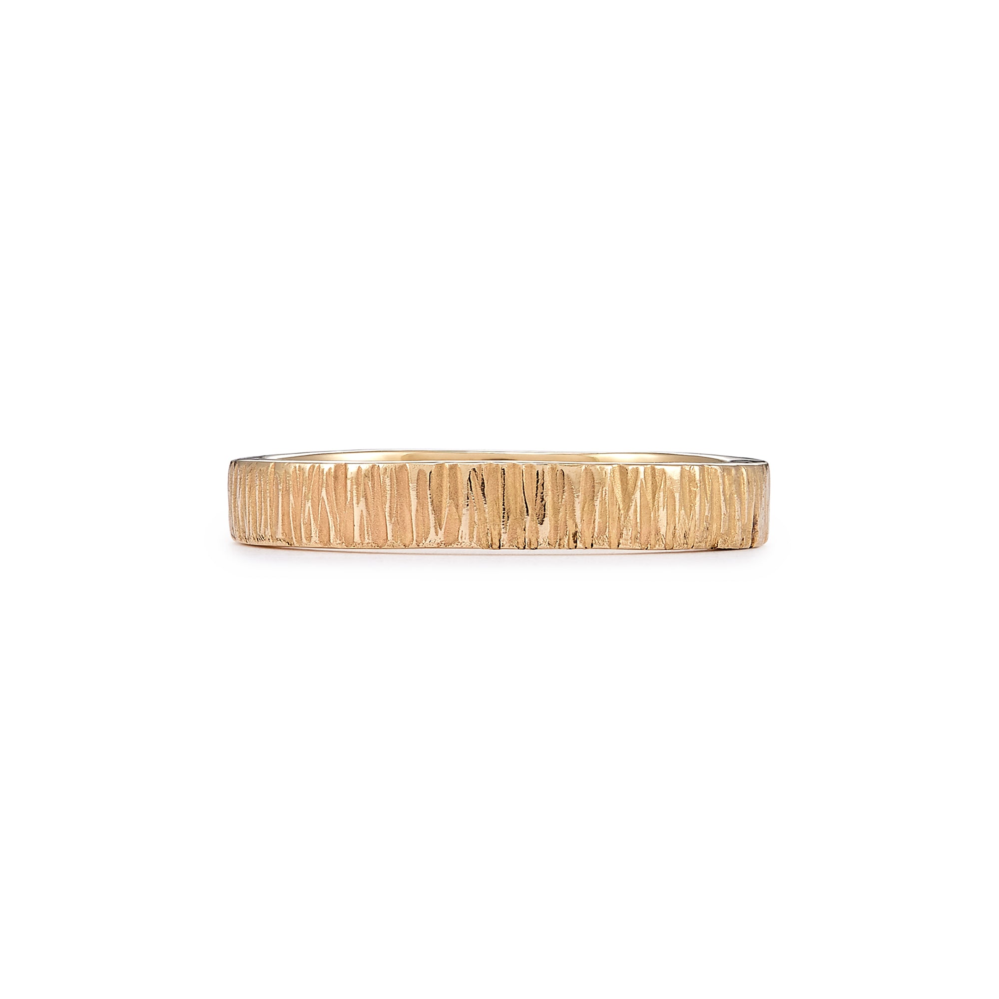 The unisex 3.5mm Lines Band in 14k gold is a classic ring that features a simple vertical lines texture