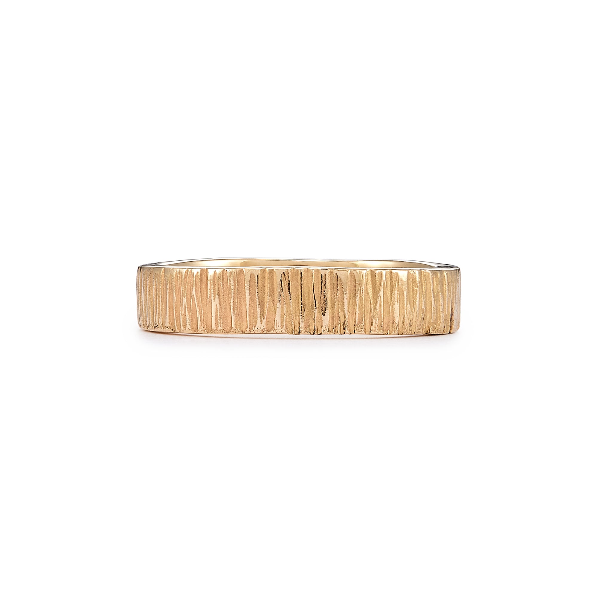 The unisex 4.5mm Lines Band in 14k gold is a classic ring that features a simple vertical lines texture