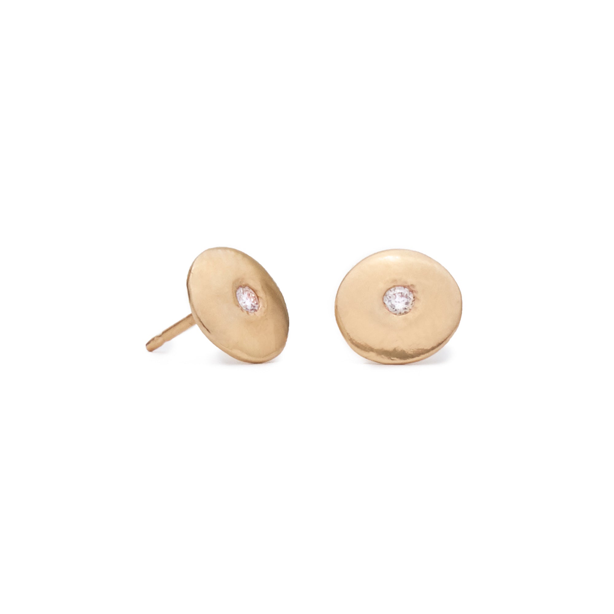 Elevate any look with our Mini Disc Studs. These everyday earrings feature a single 0.06 tcw diamond flush set in 14K gold. 